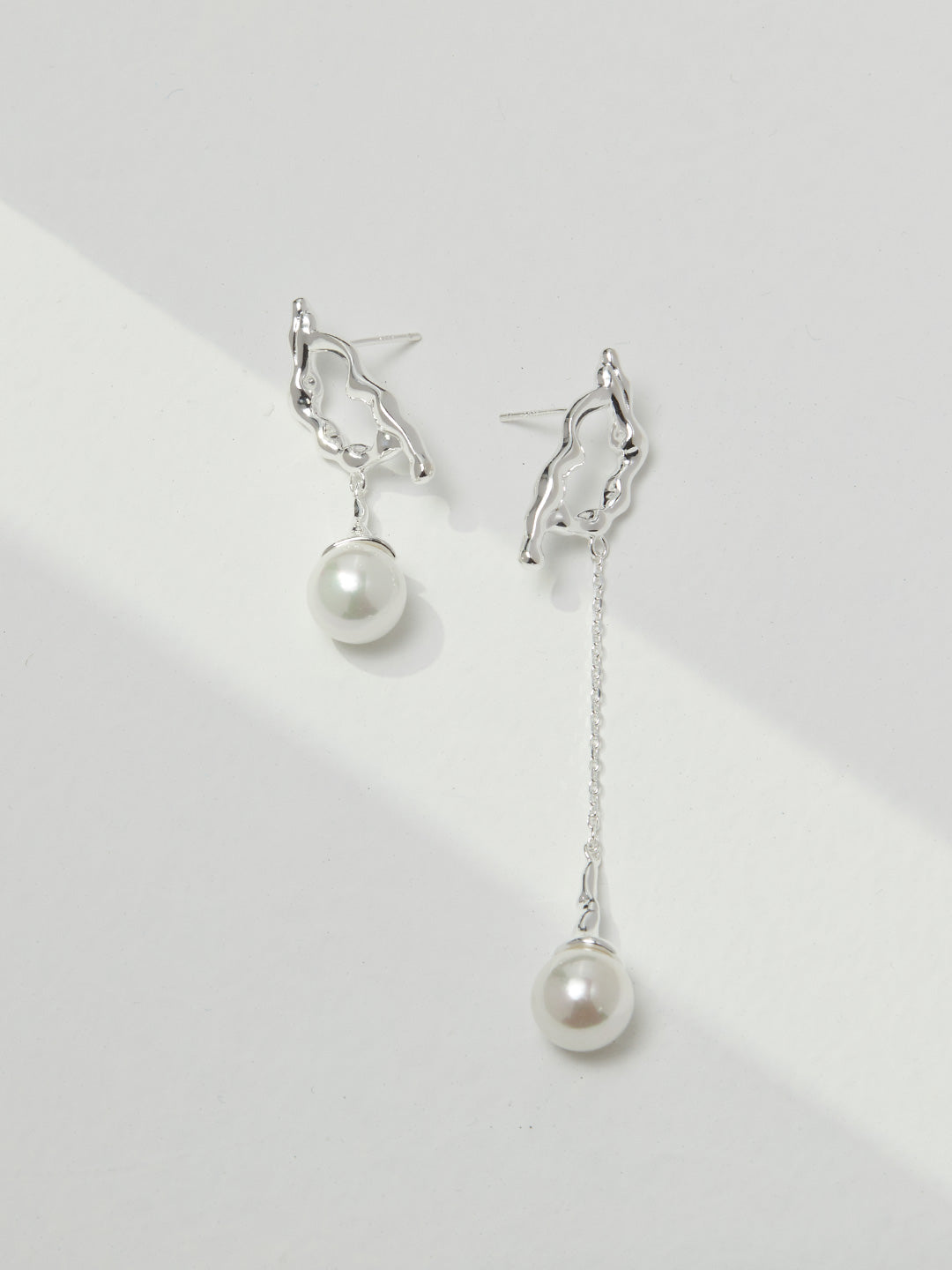 Round Flawless Pearl Earrings in Silver Tone