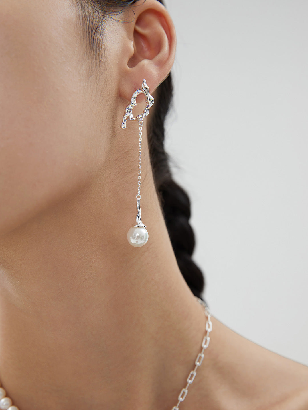 Round Flawless Pearl Earrings in Silver Tone